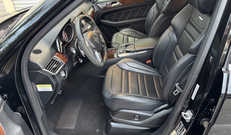 
								2012 Mercedes-Benz ML63 AMG full									