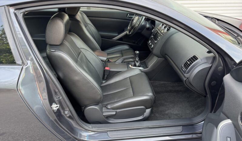 
								2012 Nissan Altima 3.5 SR Coupe 6-Speed full									