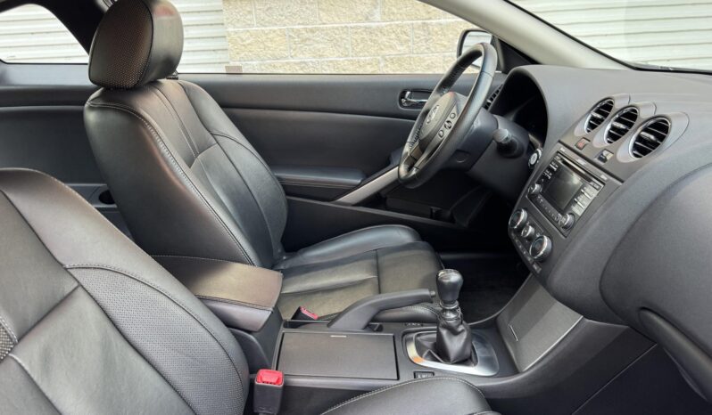 
								2012 Nissan Altima 3.5 SR Coupe 6-Speed full									