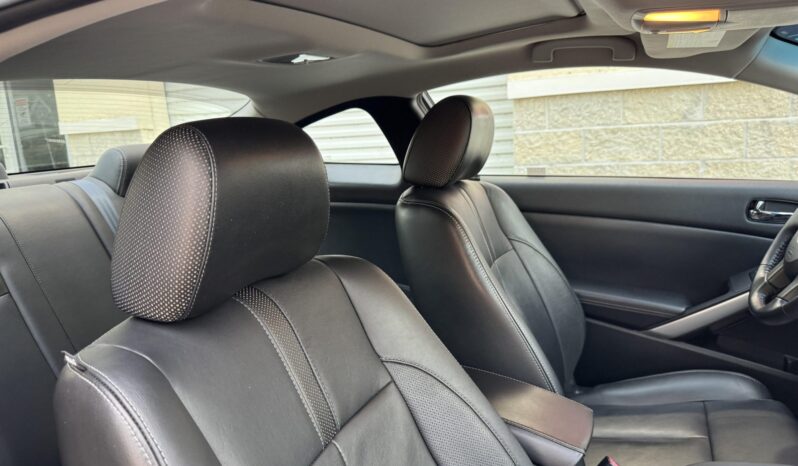 
								2012 Nissan Altima 3.5 SR Coupe 6-Speed full									