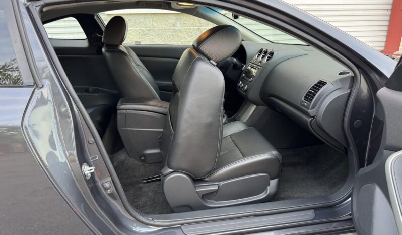 
								2012 Nissan Altima 3.5 SR Coupe 6-Speed full									