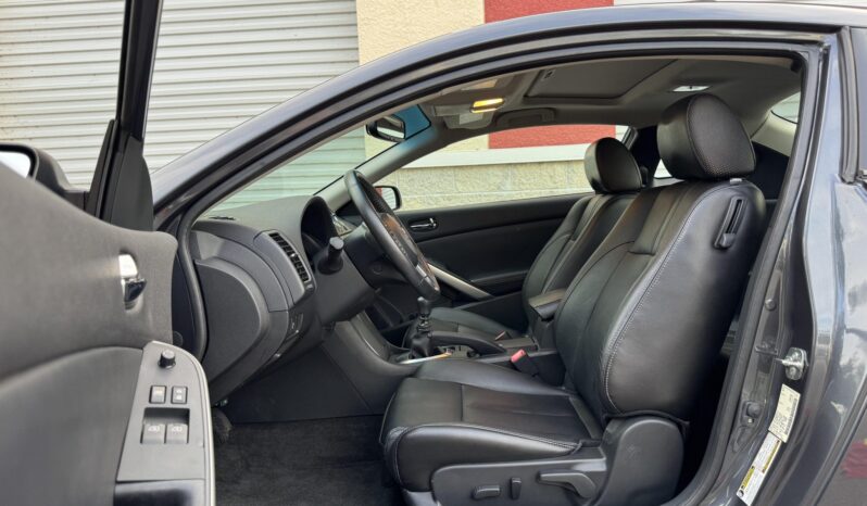 
								2012 Nissan Altima 3.5 SR Coupe 6-Speed full									